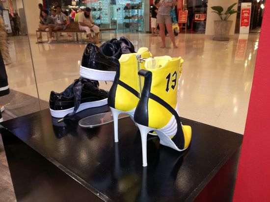 Fundstück des Tages.
Rihanna hat so was wichtiges unserer Welt gegeben. Turnschuhe