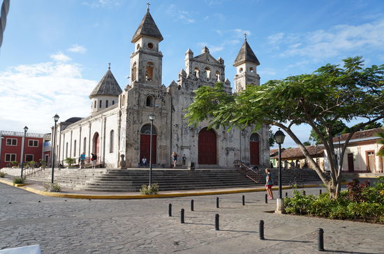 Eine der vielen Kathedralen in Granada