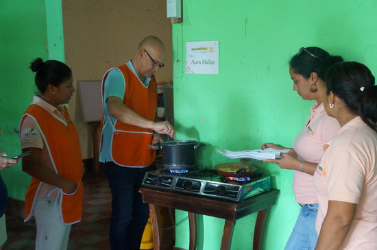 Professoras y un estudiante