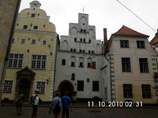 Die "Drei Brüder" - The Three Brothers - sind ziemlich schwer zu fotografieren. Die Gassen sich doch recht eng.