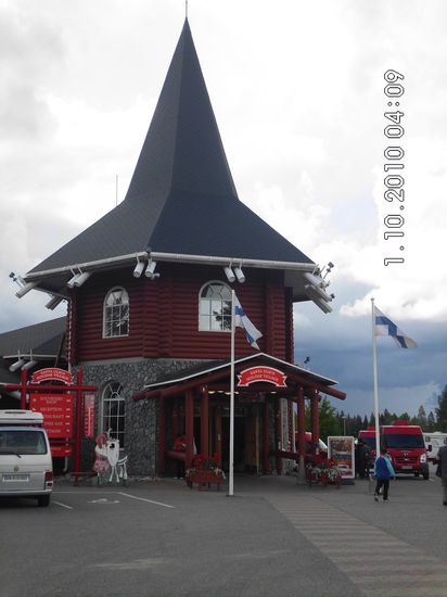 Die Gebäude im Santa Village sind recht hübsch anzusehen, das Ambiente aber eher etwas zum Weglaufen.