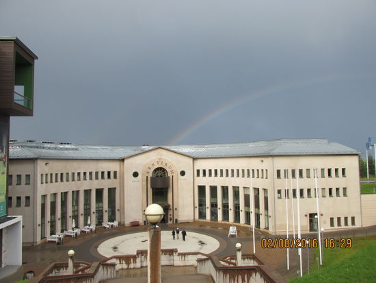 Das Arktikum mit Regenbogen