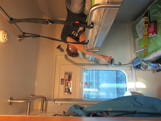 Der Platz im Schlafwagenabteil ist nicht üppig, jedoch völlig ausreichend