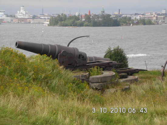 Russische Kanone aus dem Jahr 1877 in der originalen Stellung