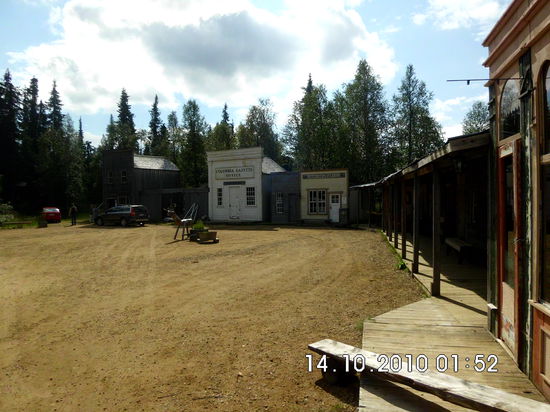 Die Goldgräberstadt
Auch nach minutenlagen Warten wollten die Autos einfach nicht aus dem Bild fahren. Muss man halt mit leben