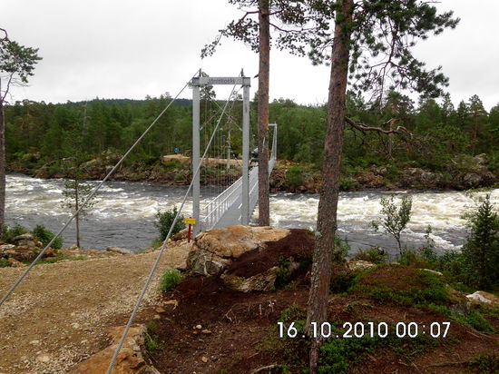 Der Juutuanjoki hat eine beeindruckende Fließgeschwindigkeit.