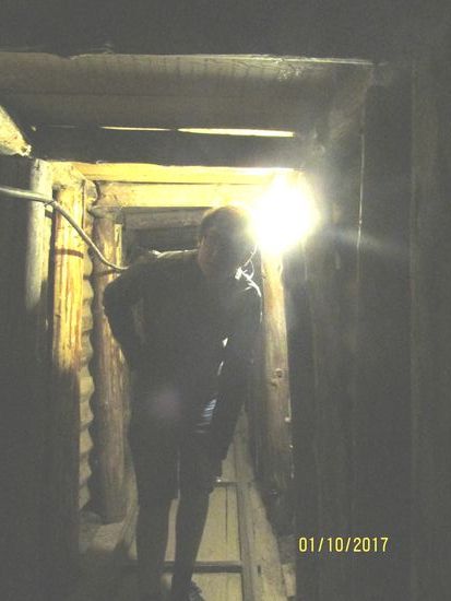 Versorgungs- und militärische Güter wurden über diesen Tunnel nach Sarajevo gemacht. Da  man hier nicht aufrecht gehen kann, wurden die Lasten über 800m in gebückter Haltung transportiert