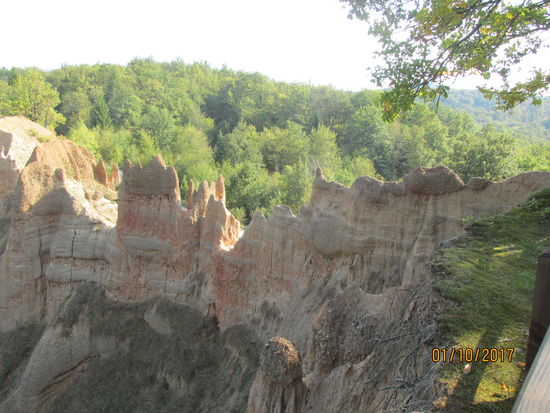 Die Sandpyramiden von Foča - ein Meisterwerk der Natur, welches die beschwerliche Anfahrt lohnt