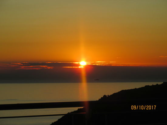 Die Sonnenuntergänge, beobachtet vom Himarë Castle sind zwar schön, unterscheiden sich aber nicht signifikant von anderen