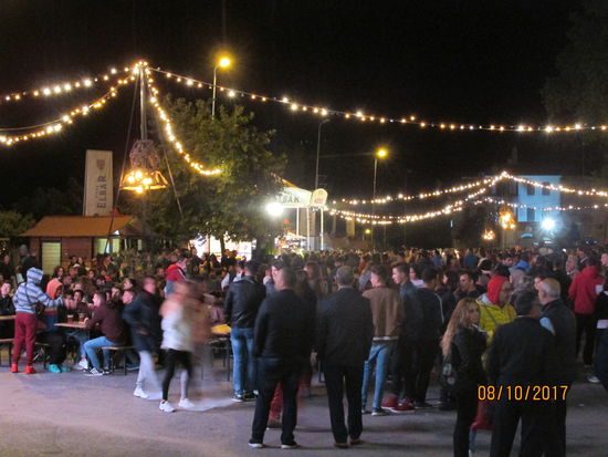Festa e Miqësisë in Gjirokaster. Wörtlich übersetzt: Fest mit Freunden