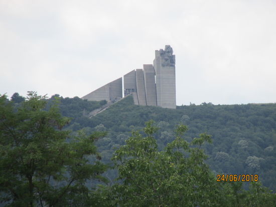 Schon von Weitem sichtbar: Das Schumen Monument