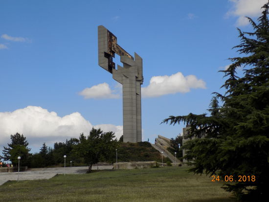 Über diesen weht die "Flagge von Samara"