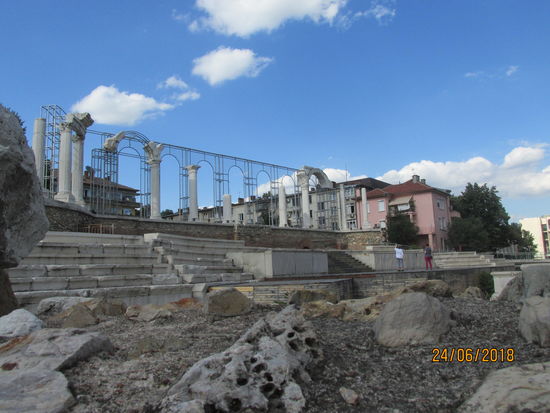 Durch eine Stahlkonstruktion wird die Pracht der ehemaligen Anlage deutlich