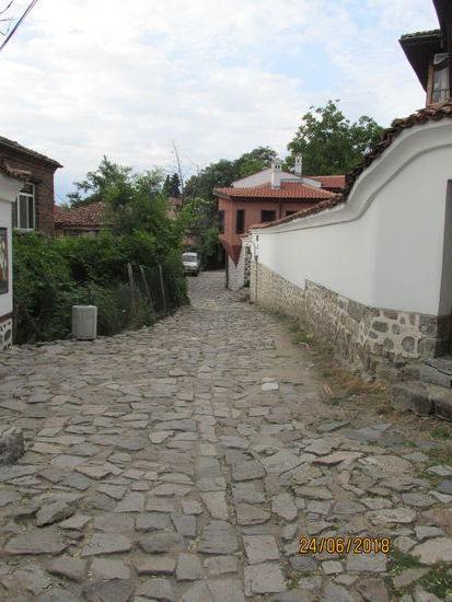 Enge Gassen mit Kopfsteinpflaster außerhalb der Innenstadt Plowdiws