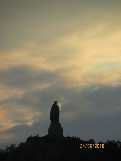 Das Soldatendenkmal  in der Abendsonne