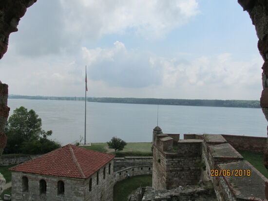 Schöner Blick auf die Donau von einem der Türme Baba Vidas