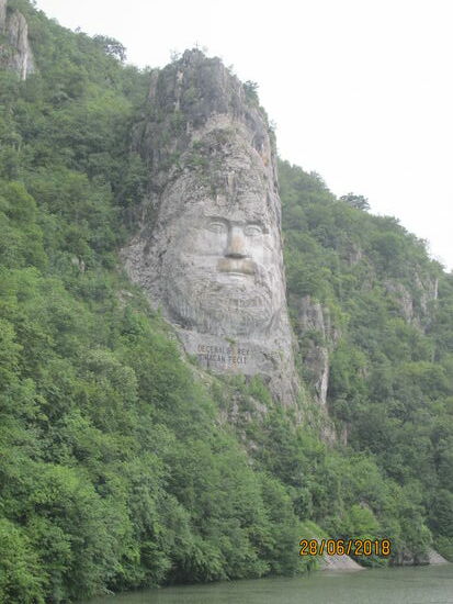 Decebalskulptur am Ufer der Donau