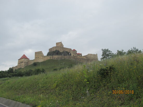 Die Festung Rupea dominiert das Landschaftsbild