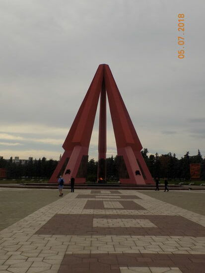 Das Siegesdenkmal für den zweiten Weltkrieg: Groß, einfach und aus Beton - typisch sozialistische Denkmalskultur. Dennoch hat es mir gefallen.