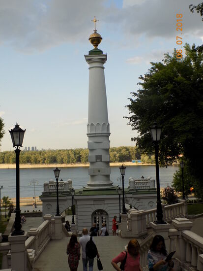 Das Denkmal für das Magdeburger Recht liegt direkt am Dneprufer