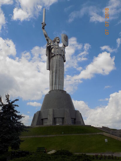 Kiews Wahrzeichen: Die Mutter Heimat Statue
