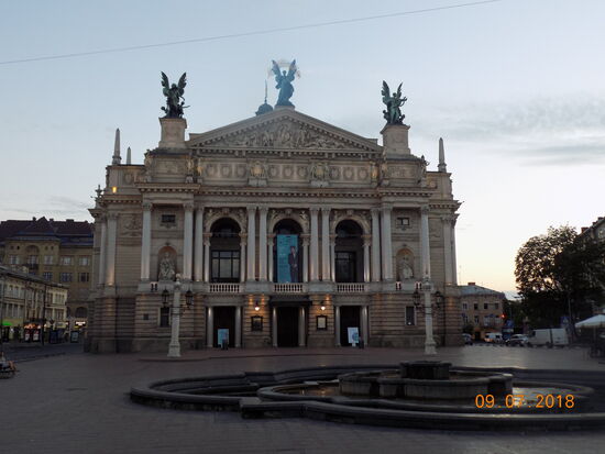 Klasse! Das Gebäude der Oper von Lemberg