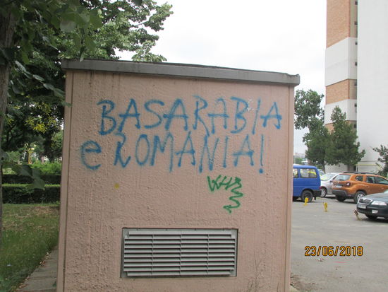 Bessarabien (im Wesentlichen das Gebiet des heutigen Moldawien - ohne Transnistrien) ist Rumänisch? Gibt es tatsächlich noch Kräfte in Rumänien die sich für eine Vereinigung der moldauischen Provinz erklären und wie stark sind diese?