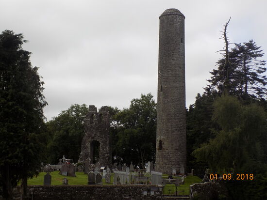 Der Friedhof von Donaghmore mit den Resten der Kirche und dem obligatorischen Round Tower