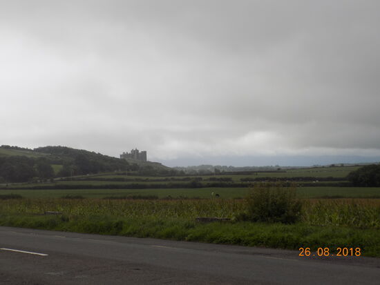 Die Silhouette des Rock of Cashel dominiert das Landschaftsbild