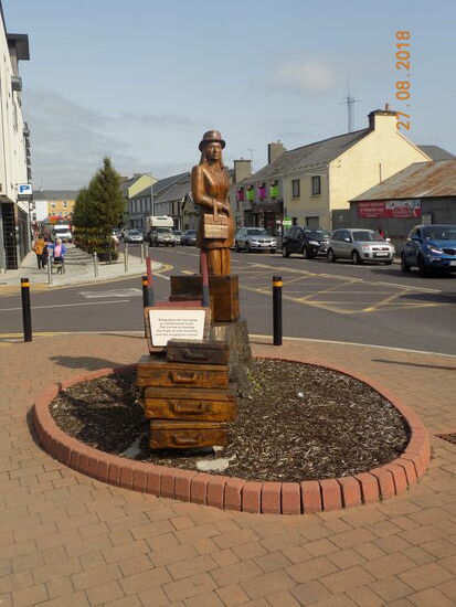 Die Diaspora Lady Oak Statue