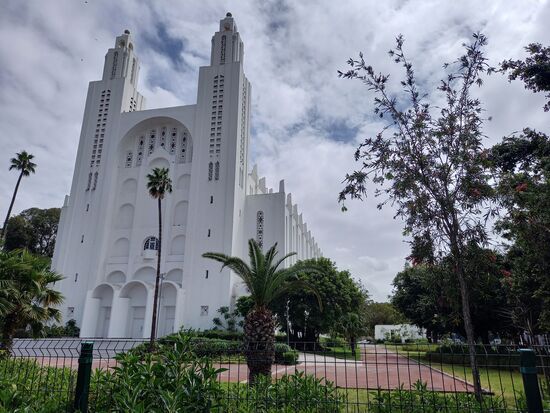 Unser nächstes Ziel ist die 1930 erbaute Kathedrale. Bis zur Unabhängigkeit Marokkos 1956 wurde sie als katholische Kirche genutzt. Heutzutage finden hier gelegentlich Veranstaltungen statt.