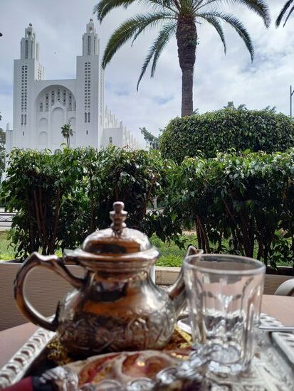 Tee mit Blick auf die Kathedrale