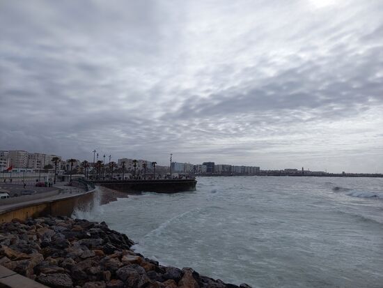Inzwischen hat die Flut längst eingesetzt und die Wellen brausen gegen die Mauern.