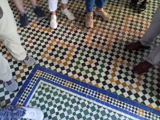 Ein Blick auf die Keramik der Fußböden.