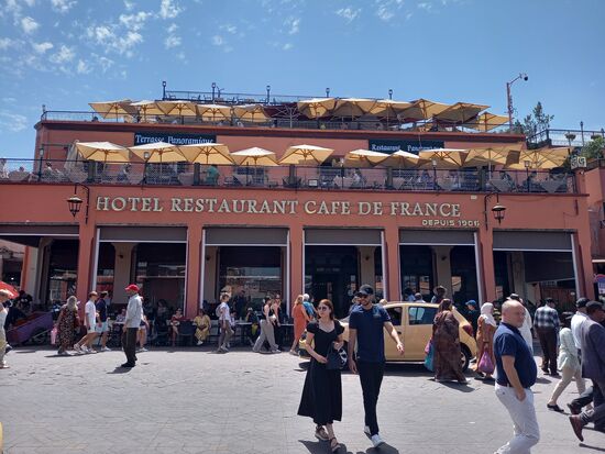 Zwischendurch machen wir eine Pause im Café de France, welches 1906 erbaut wurde.