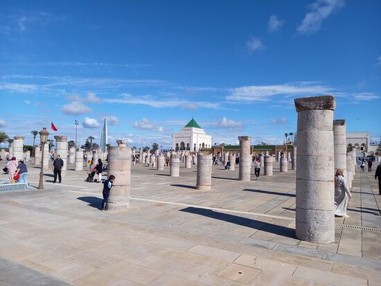 Das Mausoleum wurde auf dem Gelände einer nie fertig gestellten Moschee erbaut.