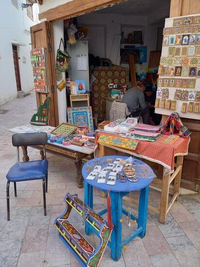 Man ist auf Besucher eingestellt und so werden natürlich auch Souvenirs angeboten.