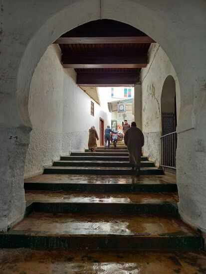 Schmale Treppen führen durch den Ort