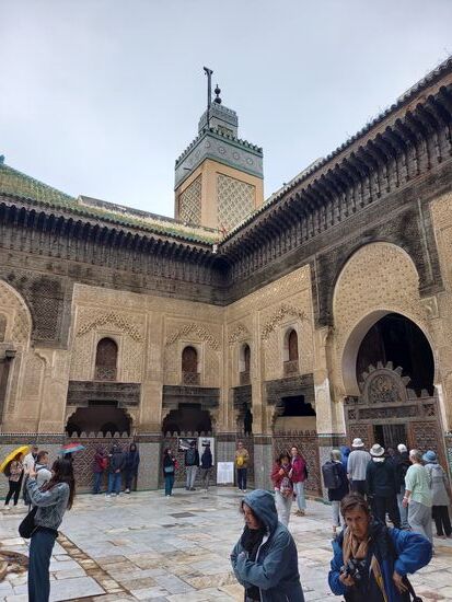 Wir besichtigen eine ehemalige Koran Schule, die heute als Moschee genutzt wird.
