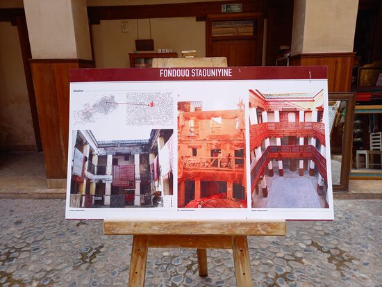 Eine Karavanserei - hier wird die Restaurstion beschrieben.  Dort haben früher die Kaufleite übernachtet.