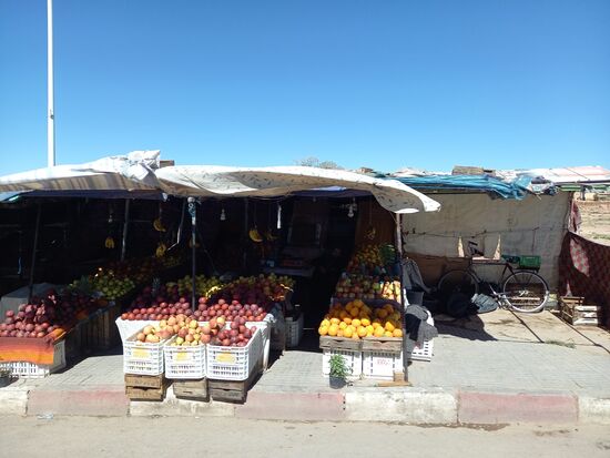 In den kleinen Orten wird Obst verkauft, darunter auch Äpfel aus dieser Region.