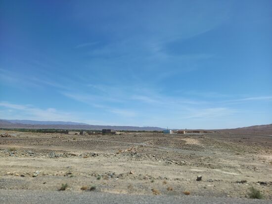 Dann geht die Fahrt weiter  durch staubtrockenes Land.