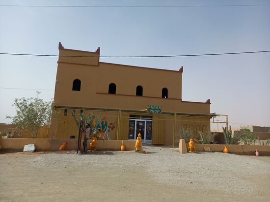 Während der Fahrt fangen wir in La Foud ein paar Eindrücke am Straßenrand ein.