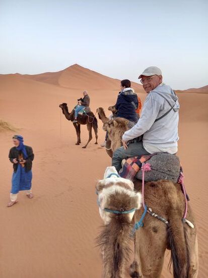 Doch dann schaukelt die Karawane auch schon langsam los.