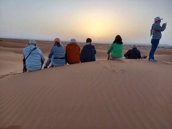 Pünktlich zum Sonnenaufgang machen wir eine Fotopause und genießen die friedlvolle Atmosphäre.