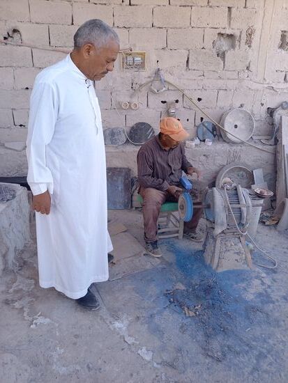 Hier werden die Platten poliert.