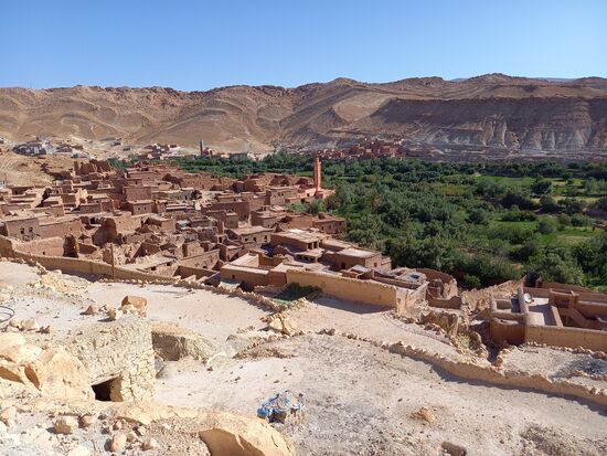 Das Leben der Menschen hier oben in den Bergen ist einfach und entbehrungsreich. Die Bearbeitung der Felder ist reine Handarbeit.