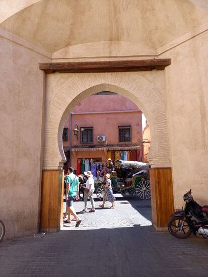 Typische Eingangstore in Marrakesch