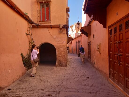 Der Eingang zum Riad. Wiedereinmal völlig unscheinbar.