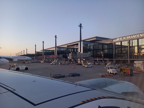 18:50Uhr startet mein Flug mit KLM nach Amsterdam.